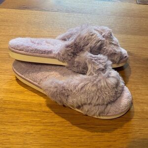 Cozy Faux Fur Slippers in Lavender